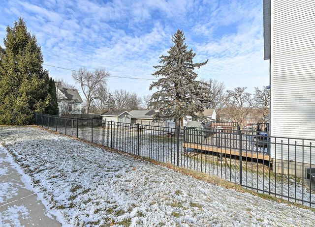 417 James STREET, Burlington, WI 53105