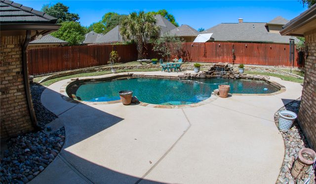 5601 Dye Drive, Arlington, TX 76013