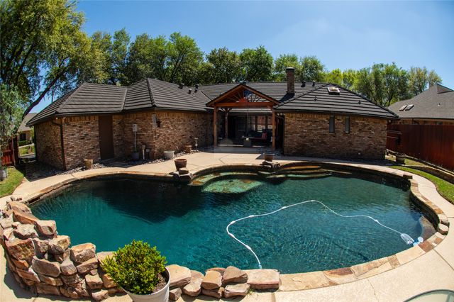 5601 Dye Drive, Arlington, TX 76013