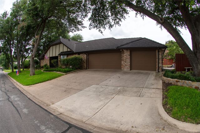 5601 Dye Drive, Arlington, TX 76013