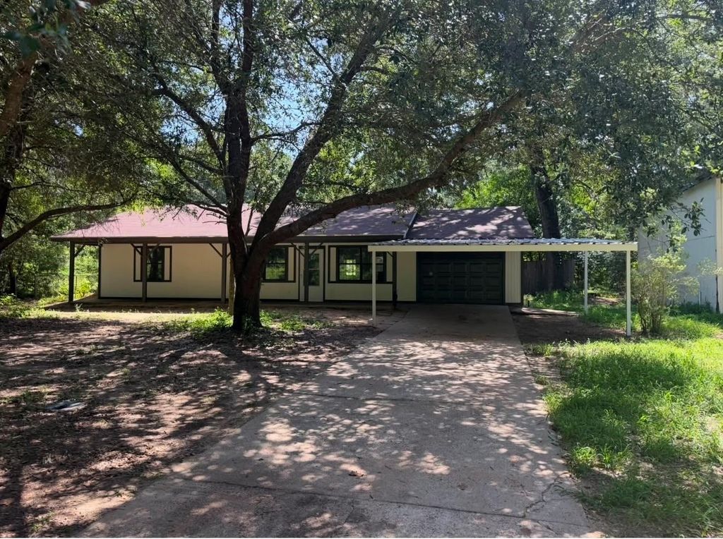 110 Briarwood Drive, Shepherd, TX 77371