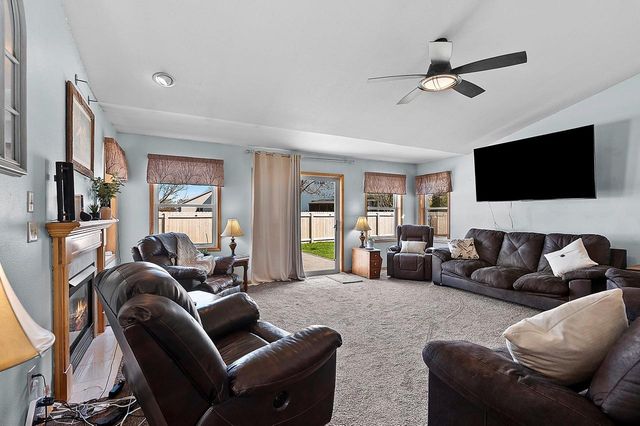 512 APPLEWOOD DRIVE, Kimberly, WI 54136