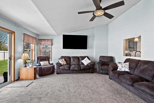 512 APPLEWOOD DRIVE, Kimberly, WI 54136