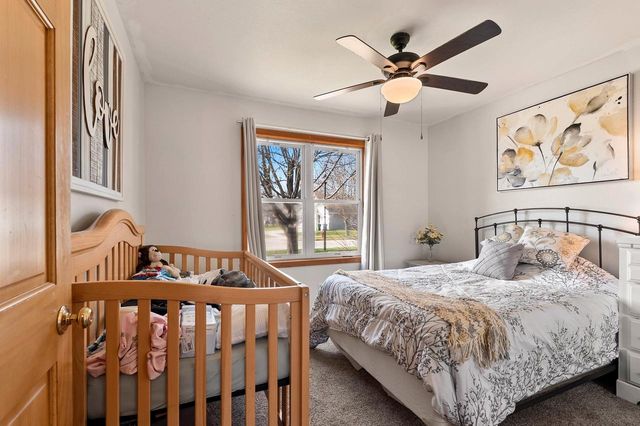 512 APPLEWOOD DRIVE, Kimberly, WI 54136
