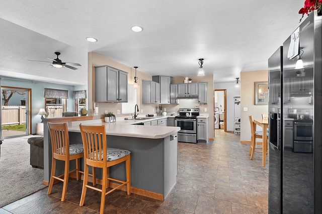 512 APPLEWOOD DRIVE, Kimberly, WI 54136