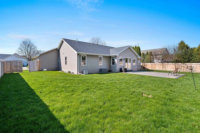 512 APPLEWOOD DRIVE, Kimberly, WI 54136