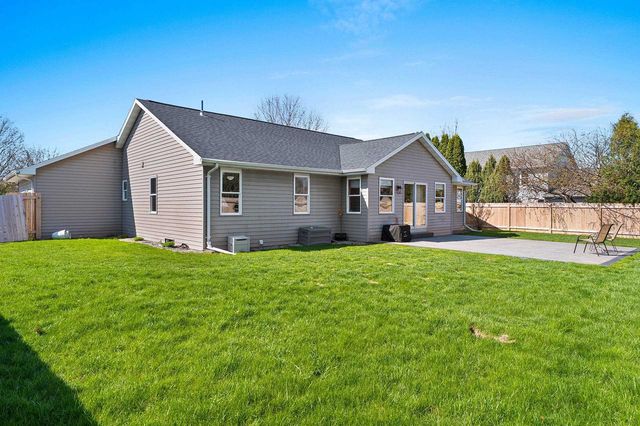 512 APPLEWOOD DRIVE, Kimberly, WI 54136