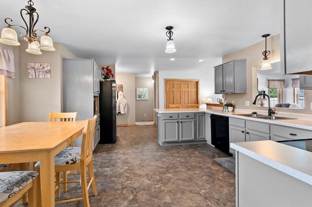 512 APPLEWOOD DRIVE, Kimberly, WI 54136