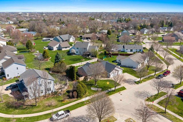 512 APPLEWOOD DRIVE, Kimberly, WI 54136