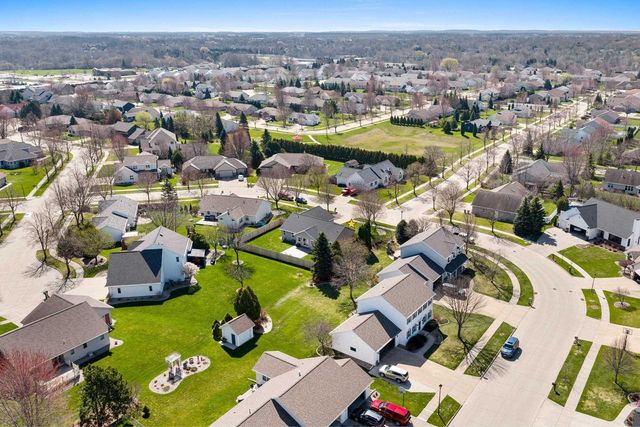 512 APPLEWOOD DRIVE, Kimberly, WI 54136