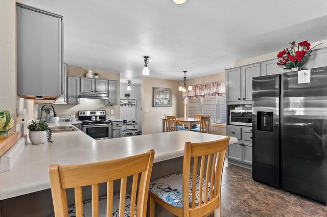 512 APPLEWOOD DRIVE, Kimberly, WI 54136