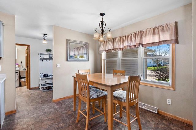 512 APPLEWOOD DRIVE, Kimberly, WI 54136