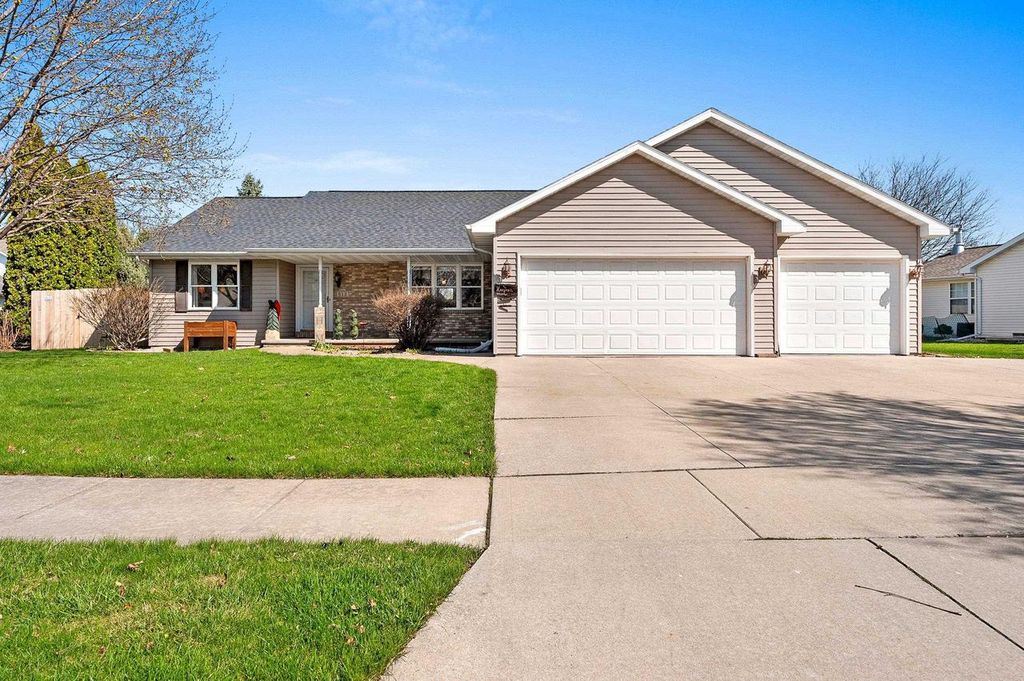 512 APPLEWOOD DRIVE, Kimberly, WI 54136