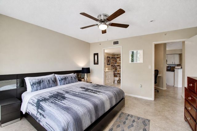 1000 Scotia Drive 204, Hypoluxo, FL 33462