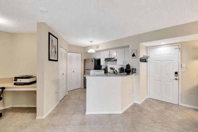 1000 Scotia Drive 204, Hypoluxo, FL 33462
