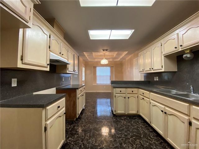 2207 Paseo Encantado Street, Mission, TX 78572