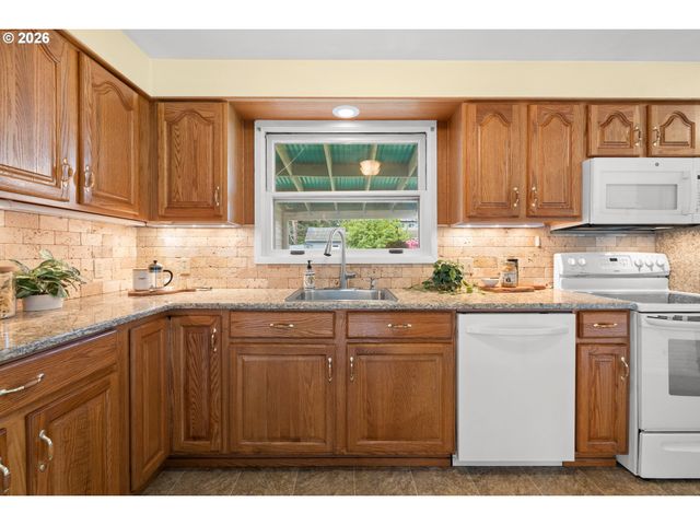 1831 Ne 142ND Ave, Portland, OR 97230