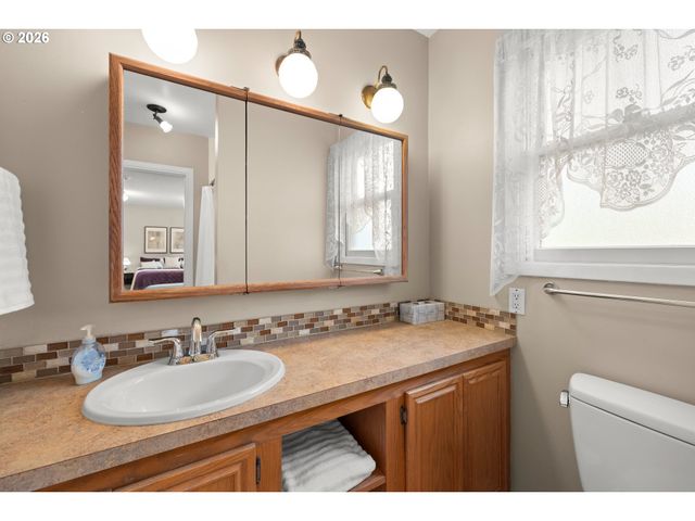 1831 Ne 142ND Ave, Portland, OR 97230