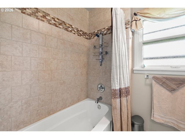 1831 Ne 142ND Ave, Portland, OR 97230