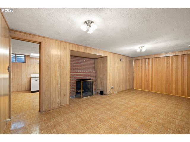 1831 Ne 142ND Ave, Portland, OR 97230