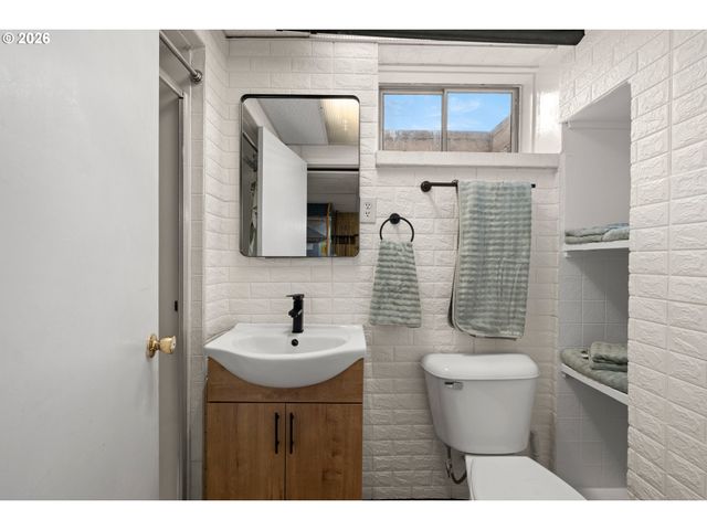 1831 Ne 142ND Ave, Portland, OR 97230
