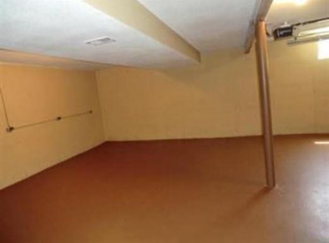 10716 BELLAIRE Avenue, Kansas City, MO 64134