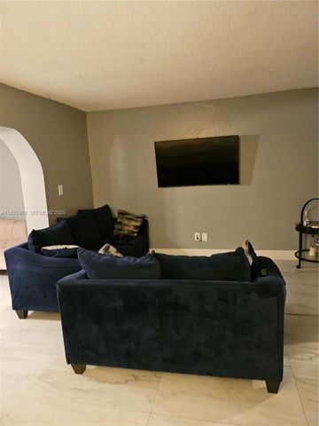 43 Spinning Wheel Ln 43, Tamarac, FL 33319