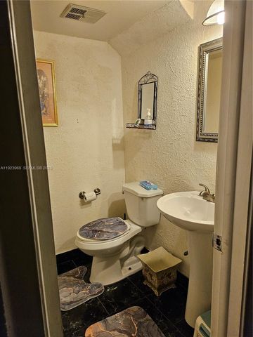 43 Spinning Wheel Ln 43, Tamarac, FL 33319