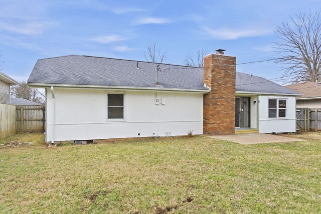 3656 S Westwood Avenue, Springfield, MO 65807