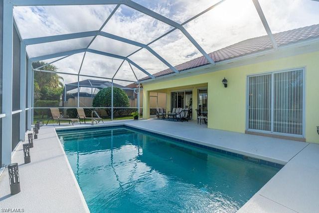 7687 Hernando CT, Naples, FL 34114