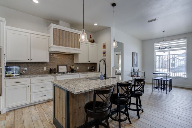 609 Calvin Drive, Wolfforth, TX 79382