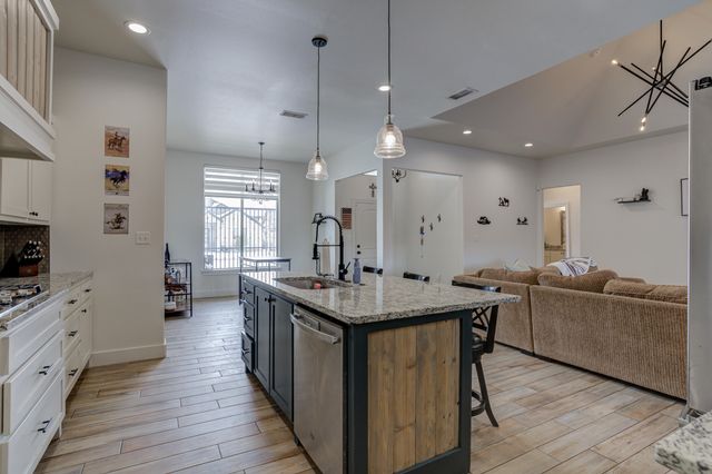 609 Calvin Drive, Wolfforth, TX 79382