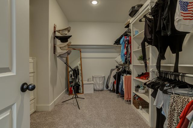 609 Calvin Drive, Wolfforth, TX 79382