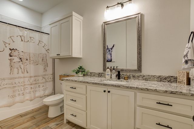 609 Calvin Drive, Wolfforth, TX 79382