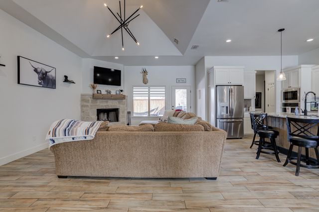 609 Calvin Drive, Wolfforth, TX 79382