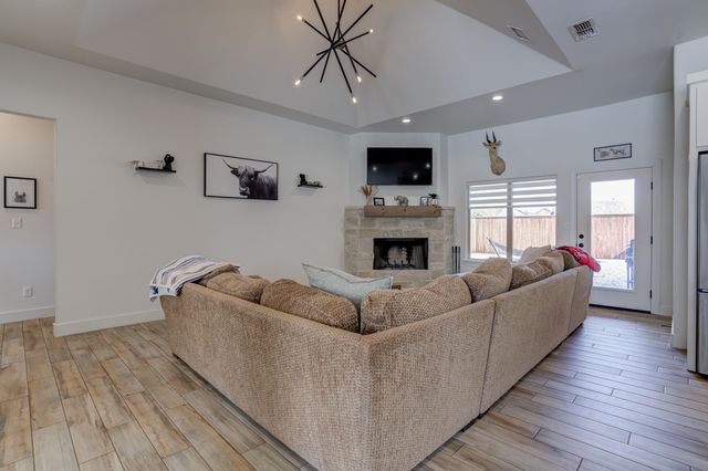 609 Calvin Drive, Wolfforth, TX 79382