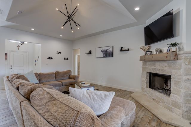 609 Calvin Drive, Wolfforth, TX 79382