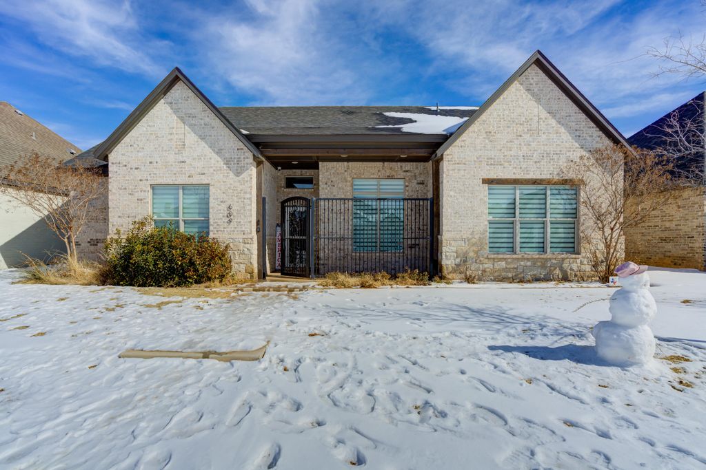 609 Calvin Drive, Wolfforth, TX 79382