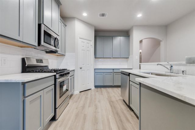 27079 Badger Way E, Magnolia, TX 77354