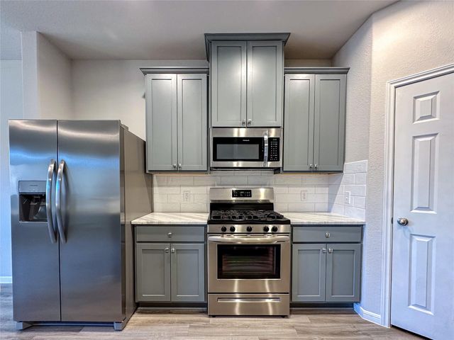 27079 Badger Way E, Magnolia, TX 77354