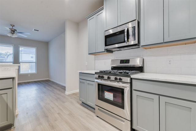 27079 Badger Way E, Magnolia, TX 77354