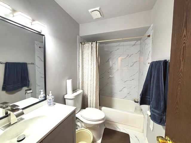 495 McHENRY Road 1B, Wheeling, IL 60090