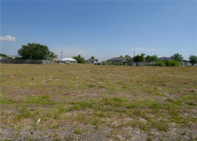 221 Kismet PKWY W, Cape Coral, FL 33993