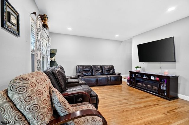 31 Chelsea Cir, Raritan Twp., NJ 08822
