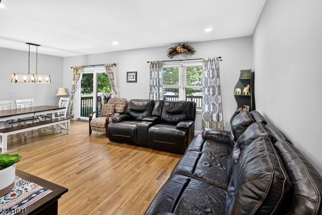 31 Chelsea Cir, Raritan Twp., NJ 08822