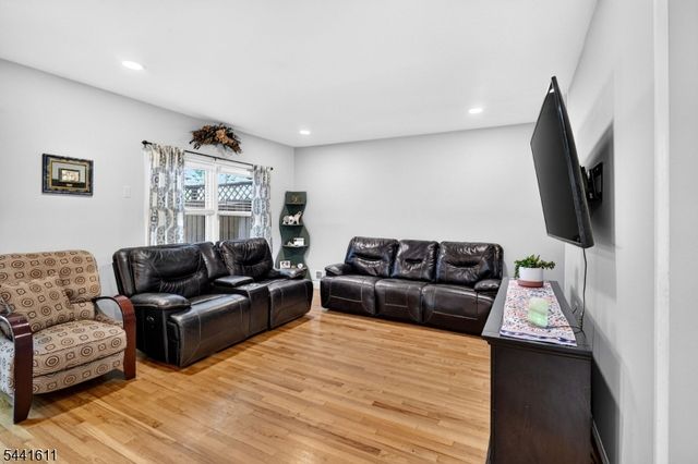 31 Chelsea Cir, Raritan Twp., NJ 08822
