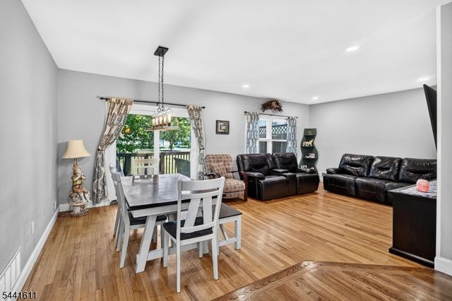31 Chelsea Cir, Raritan Twp., NJ 08822