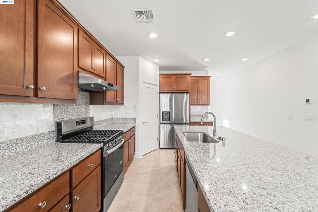 384 Ramos Ranch Rd, Oakley, CA 94561