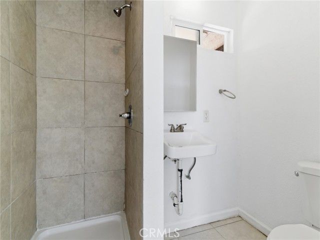 5712 5th Avenue, Los Angeles, CA 90043