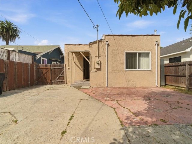 5712 5th Avenue, Los Angeles, CA 90043